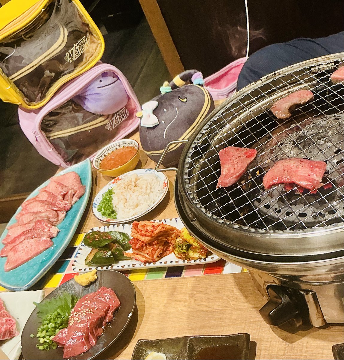 Maple972182's tweet photo. 昨夜は民と食べ飲み歩き……
ふたりからはじまり、お店を移る度に、さんにんよにんと民が増えました。
RPGで仲間集めをしているみたいで楽しかったです。
ラーメンも生ホルモンも日本酒も美味しゅうございました。

#217find #ばすてとさんぽ https://t.co/fXquETCC1m
