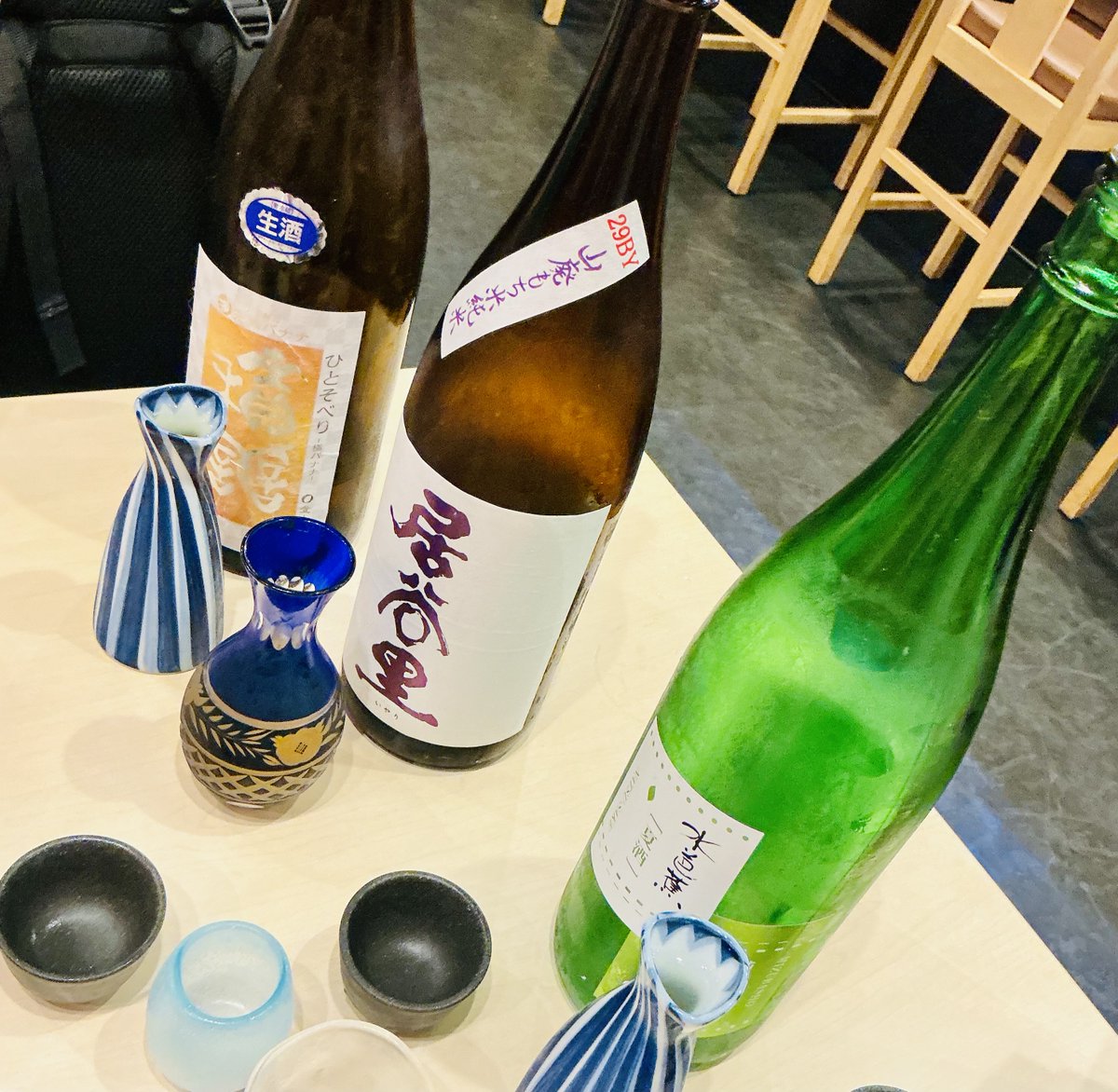 Maple972182's tweet photo. 昨夜は民と食べ飲み歩き……
ふたりからはじまり、お店を移る度に、さんにんよにんと民が増えました。
RPGで仲間集めをしているみたいで楽しかったです。
ラーメンも生ホルモンも日本酒も美味しゅうございました。

#217find #ばすてとさんぽ https://t.co/fXquETCC1m