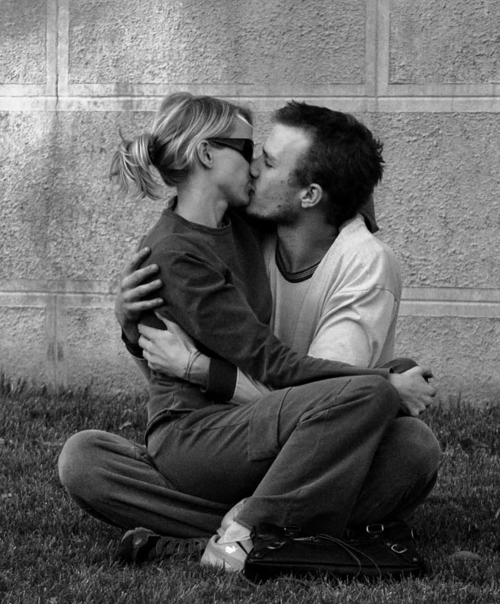 remnantsofpast's tweet photo. Heath Ledger and Naomi Watts, 2002 https://t.co/vzIoaJHoAQ