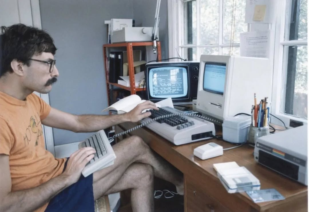 retromania_es's tweet photo. ¿Serías capaz de reconocer estos equipos tecnológicos de 1984? https://t.co/s1KnHrFn5g
