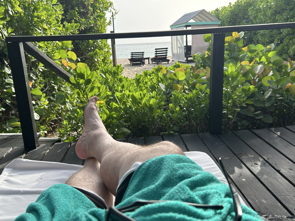 ChelseaFC0708's tweet photo. 30th anniversary with the Mrs. I’ve had worse Saturdays.  Cheers.  UTC.  Already ran into one arsenal fan. Not happy. https://t.co/qQabutZAsX