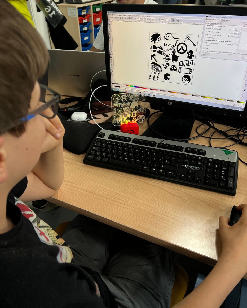 FabLabLeon's tweet photo. 🚀 Las extraescolares llegan a su fin y nuestros #JovenesMakers empiezan a terminar sus proyectos.

Los años se notan:
💡 más autonomía
🎨 más diseño
🛠️ más proyectos propios
Pronto os enseñaremos resultados 👀
#FabLabLeón #STEAM https://t.co/vVpkATUVRZ
