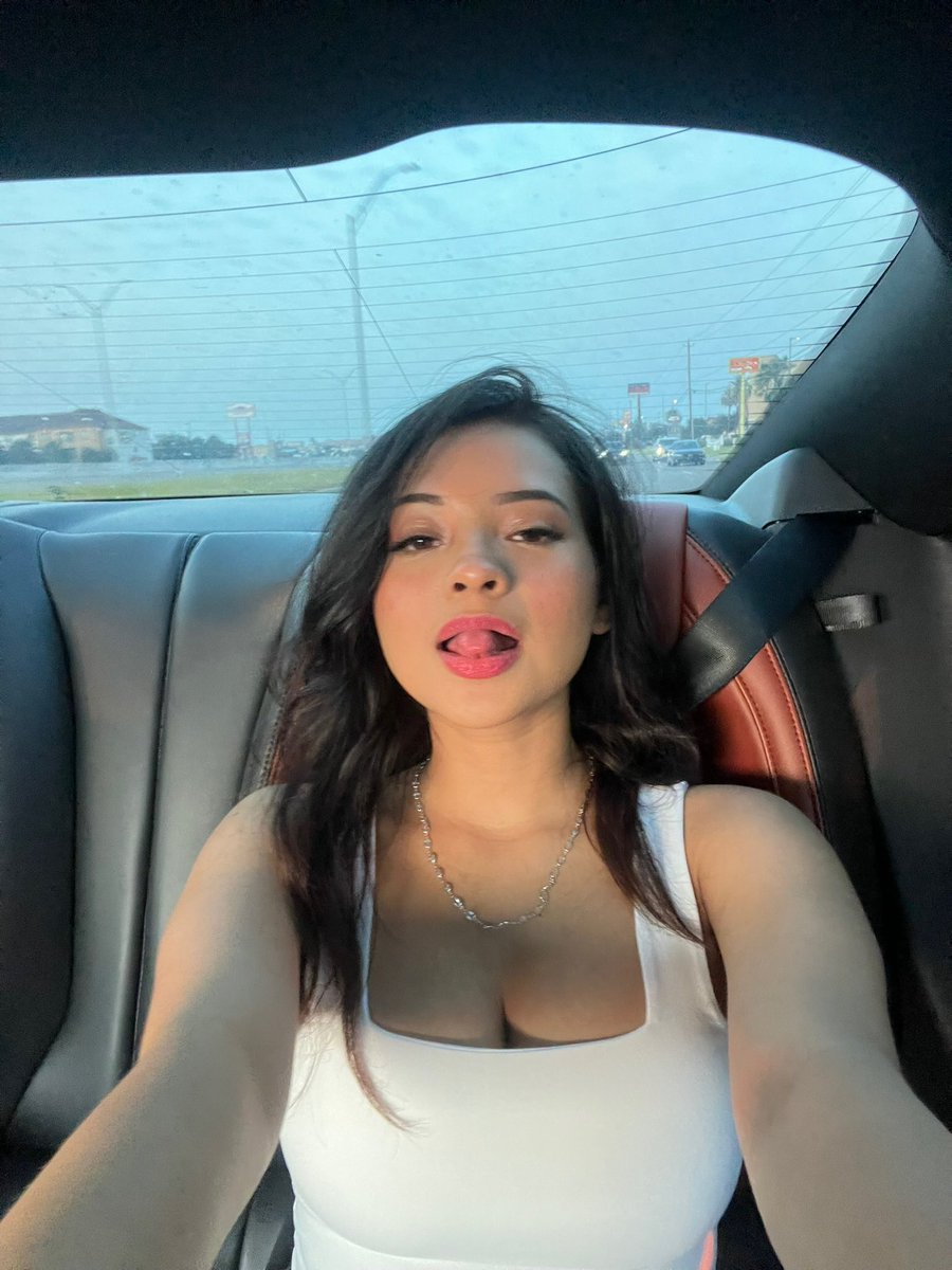 Vicky04500183's tweet photo. I’m down for a meetup https://t.co/MbegLnlpxK