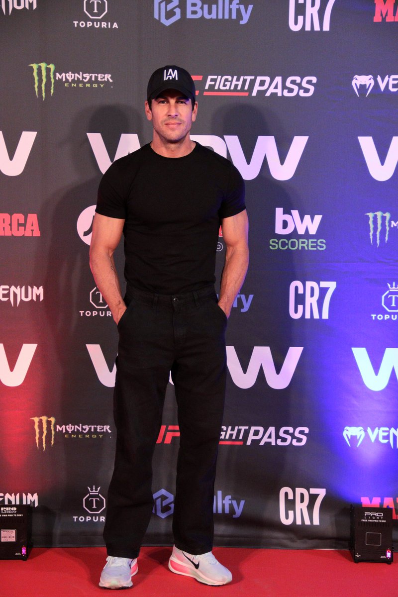 morataruben_'s tweet photo. Mario Casas en el photocall de WOW 31 https://t.co/2ppEVREf6v