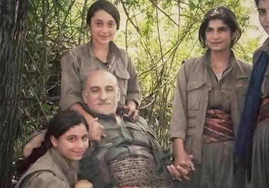 idrisTugunmus12's tweet photo. Rahmi Koç üslupsuzluk yaptı edepsizlik etti gereği yapılıyor.

Peki kandilde harem kuran bu pkklı hain be namussuz çakallara neden kimse tek kelime etmiyor? 

(Özellikle cevap vermenizi rica ederim)
#HainsizTürkiye 
#rahmikoç 
#Pazar https://t.co/nlPntBHfV0