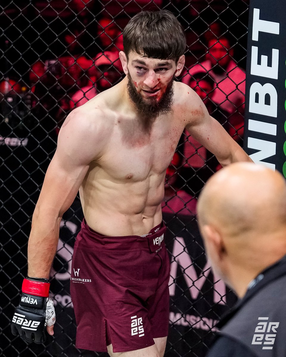 ares_fighting's tweet photo. Nouveau champion intérimaire ! 👑

Alvi Dasuyev s’impose par RNC dès le premier round et repart avec la ceinture. 🔥

#ARES41 https://t.co/YGnlx3nJfk