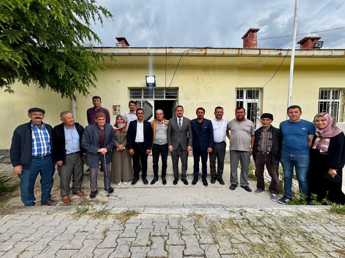 avSelmanEser's tweet photo. 📍 BAŞYAYLA

İlçe Belediye Başkanımız Abdulkadir Ateş, AK Parti İlçe Başkanımız Mustafa Canlı, İl Genel Meclis üyemiz Mehmet Ali Okudan ve yönetim kurulu üyelerimiz ile birlikte ilçemize bağlı Bozyaka, Büyükkarapınar, Kışla ve Üzümlü köylerimizi ziyaret ederek, vatandaşlarımızla bir araya geldik

Köylerimizin mevcut durumunu yerinde inceleyip talep ve önerileri dinledik, devam eden ve planlanan çalışmalar hakkında istişarelerde bulunduk.

Her zaman olduğu gibi gönül gönüle, samimi bir ortamda gerçekleştirdiğimiz ziyaretlerde bizleri misafir eden tüm hemşehrilerimize teşekkür ediyoruz.

Kırsalda yaşam kalitesinin artırılması, üretimin desteklenmesi ve köylerimizin ihtiyaçlarının karşılanması için tüm kurumlarımızla birlikte çalışmaya devam edeceğiz.