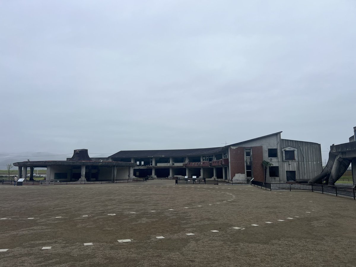 Limuru8168's tweet photo. 仙台行く道中でちょっと寄り道
石巻大川小学校震災遺構に見に来た
やっぱり震災遺構は自分の過去を振り返る為にも見に行くべき場所だな… https://t.co/ntP7Gq9Tcz