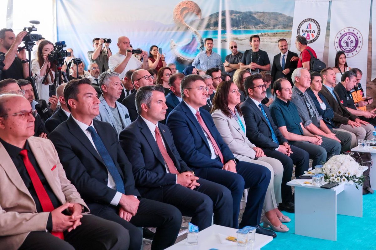 dalgarh's tweet photo. SALDA’DAN MARS’A: BİLİMİN İZİNDE BİR YOLCULUK

Salda Gölü’nün eşsiz atmosferinde, “Salda’dan Mars’a: Yaşamın İzini Sürmek” temasıyla düzenlenen Salda Bilim Günleri’nde gençlerimiz, bilim insanlarımız ve akademisyenlerimizle bir araya geldik.

Doğal güzelliği, jeolojik yapısı ve Mars’taki Jezero Krateri ile kurulan bilimsel benzerliğiyle dünya ölçeğinde özel bir değere sahip olan Salda’nın; uzay bilimlerinden çevre araştırmalarına, teknolojiden doğa bilimlerine uzanan çok yönlü bir araştırma alanı olarak daha güçlü biçimde tanınmasını önemsiyoruz.

Üniversitemiz bünyesinde kurulan Salda Bilim Merkezi’nin de bu vizyona kalıcı katkılar sunacağına; öğrencilerimiz, genç araştırmacılarımız ve akademisyenlerimiz için yeni bir üretim ve keşif alanı oluşturacağına inanıyorum.

Bu anlamlı organizasyona destek veren Sanayi ve Teknoloji Bakanlığımıza, Valiliğimize, paydaş kurumlarımıza, akademisyenlerimize ve emeği geçen herkese teşekkür ediyorum.

 Salda’dan Mars’a uzanan bu bilim yolculuğunda Burdur’un araştırma, eğitim ve bilim vizyonunu küresel ölçekte birlikte büyütmeye devam edeceğiz.