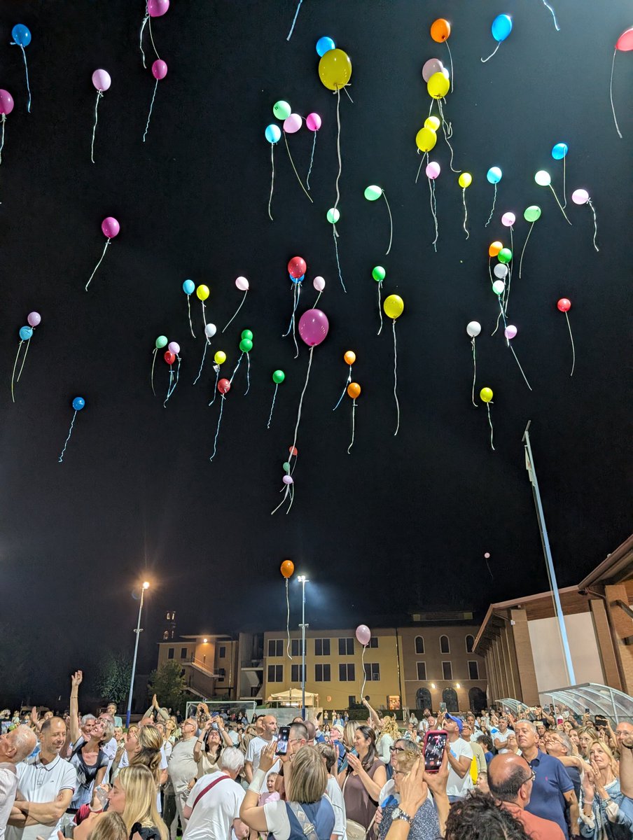 Ale_Cugini's tweet photo. Bellissima ed emozionante la serata "Nel ricordo di Nicolas" a San Bernardino! 👏🏻 https://t.co/Qb6G31RPMs