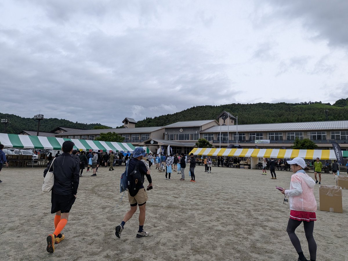 kiyo_run27's tweet photo. 忍野トレイル当日！
天気は曇り☁
眺望は期待できなそうだけど、走りやすそうだし雨は午後まで降らなそう https://t.co/DonEDYWWgq