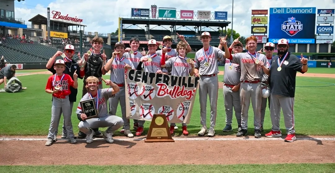 HardyBrown47026's tweet photo. It was a great season and ended the way we wanted it to!! 24-1-0 record this year! State champs!!!! https://t.co/WZfEcU0Jjs