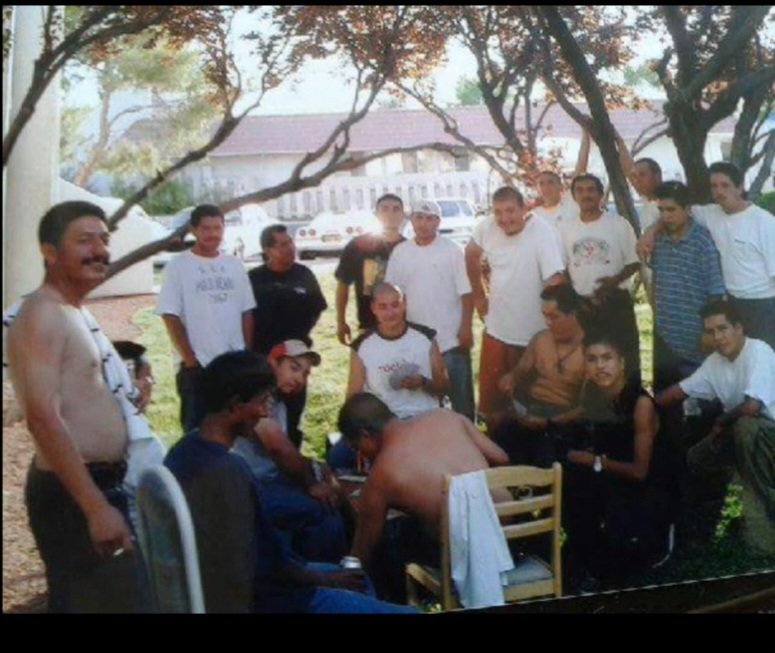 DeCulpable's tweet photo. @Erika_abm @KAT_LLEJERO Parte de la banda en Las Vegas aya por el 2004  de los que están ahi fácil ya cuento 3 que se marcharon de este mundo terrenal https://t.co/jtrdLxlKZZ