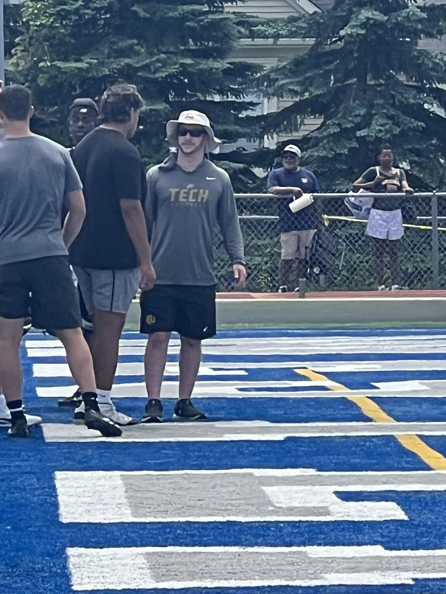 EliChav03974183's tweet photo. Great day of learning and competing at Michigan Tech camp. Thanks to @CoachRustman and @J_Daniels74 for coaching me up. Also to @CoachDonnelly21 for taking the time to talk after camp. https://t.co/YcROaml97o