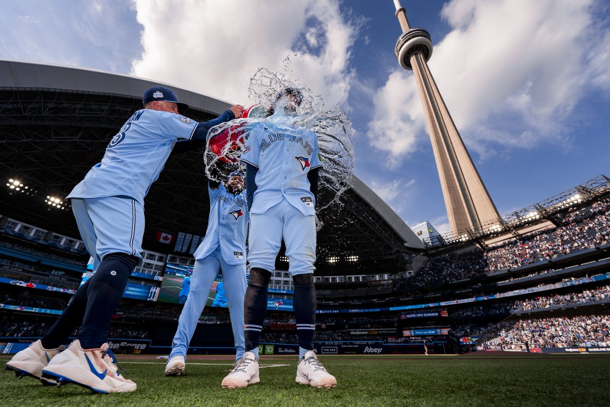 BlueJays's tweet photo. Double Dump for the Dawg 🤣🐶💦🤭 https://t.co/WAgCkNrgSH