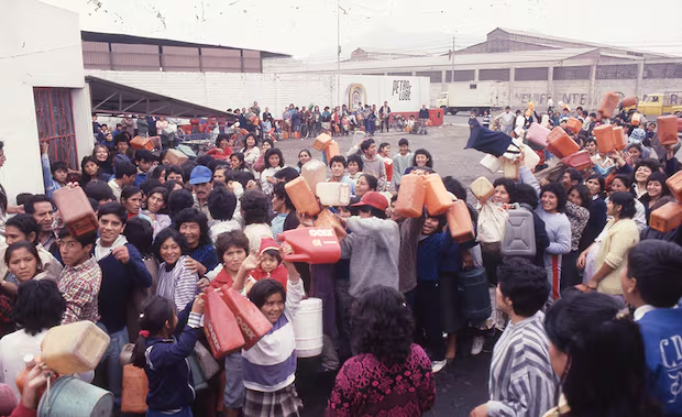 DaRealMaddox's tweet photo. Bebes ignorantes que nunca vieron lo que las políticas fracasadas de izquierda lograron en los 80. Cree que porque no tiene casa no puede caer más bajo. https://t.co/aCkpeuxrrf