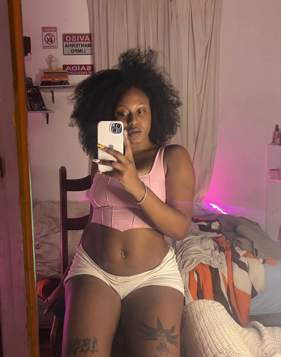 preta_lici's tweet photo. baby bi https://t.co/l9pBKGLRWP