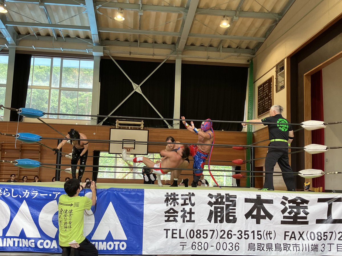 kotetsumiich45's tweet photo. 藤波辰爾＆LEONA vs HUB＆ガイナタイガー
ドラゴンスープレックス
ドラゴンスクリュー
会場がどよめいた

#MEIJIフェス https://t.co/D8e9lYiu5x
