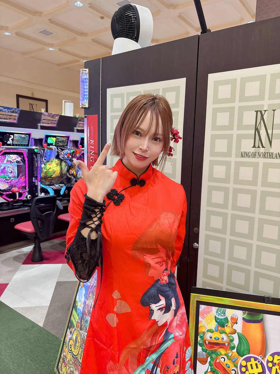 C_moon36040459's tweet photo. 6月6日（土）の記録。🐼❤️

リーファさんに会いに
キングオブノースランド
吉久店へ😃🚗💨

行くと休憩中でおらず…
時間を空けて向かうと
バッタリ🫣

チャイナ🇨🇳似合ってて
素敵でした🥰
昨日もありがとう😊

#リーファ さん
#キングオブノースランド吉久店 https://t.co/wspd9egCBv