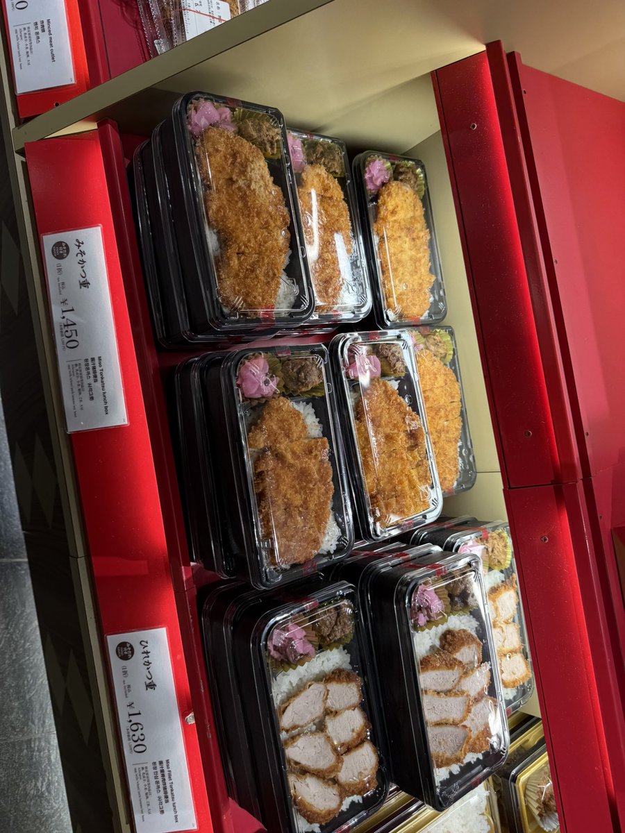 xhidex6's tweet photo. 胃もたれしそうだから辞めた🤣 https://t.co/wfymnX9Mlw