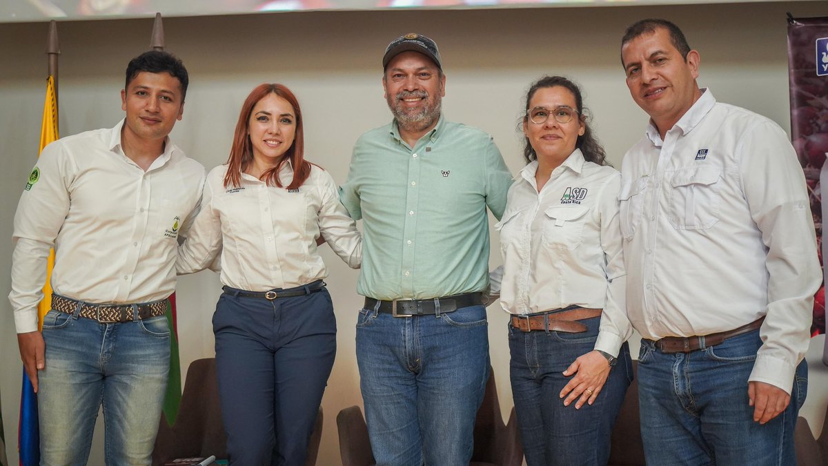 CORMACARENA's tweet photo. Estuvimos presentes en un espacio de diálogo sobre sostenibilidad con el sector palmicultor, donde compartimos experiencias y reflexiones para fortalecer el compromiso con el desarrollo sostenible del territorio.

#Cormacarena https://t.co/P7PSiw7hm1