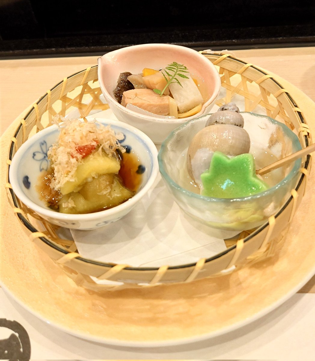 ys29frog12's tweet photo. ちょっと奮発して(笑)握りは 大将ではありませんでした😭 また 伺います。#GOTOeat #新潟市 #鮨割烹丸伊 https://t.co/peiW5kJi6K