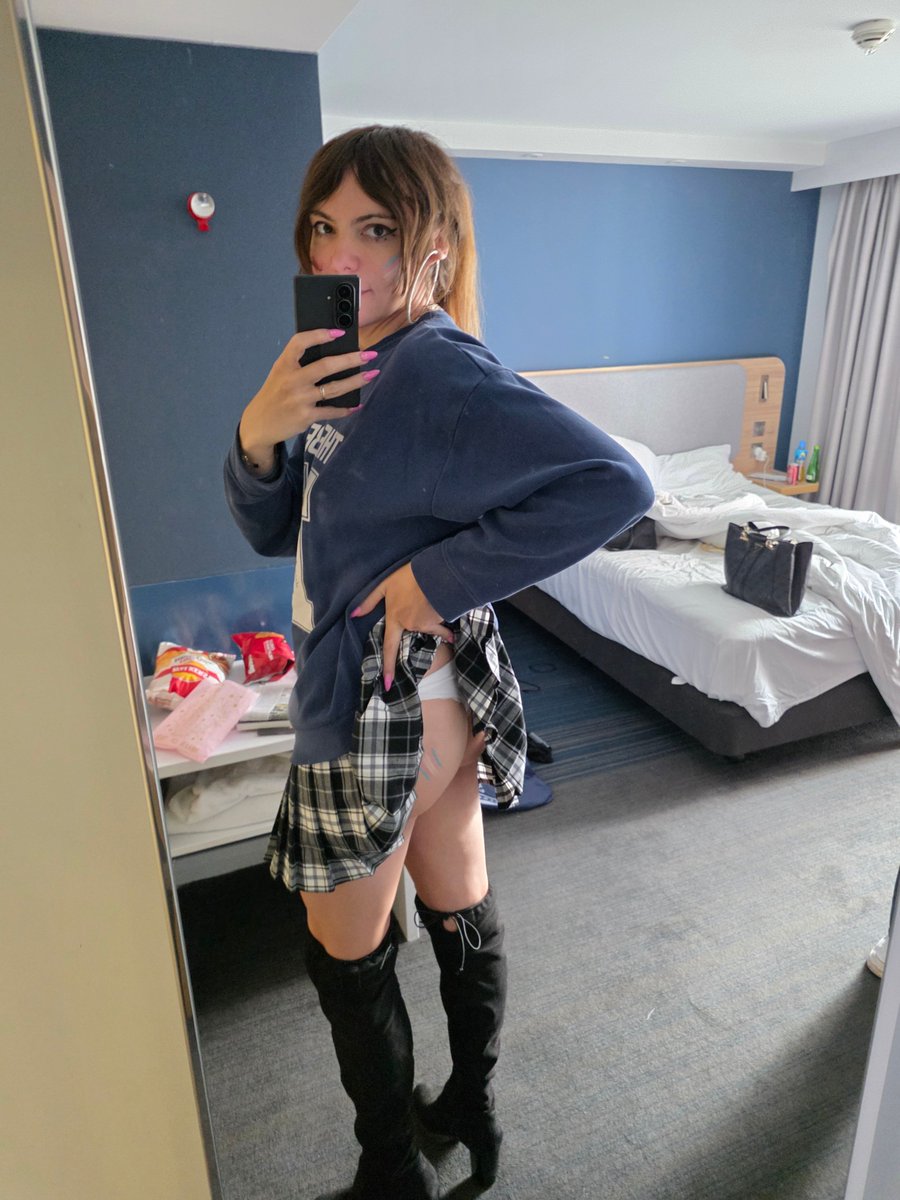 SissyJoyce's tweet photo. Kiss it https://t.co/g969b05tBx