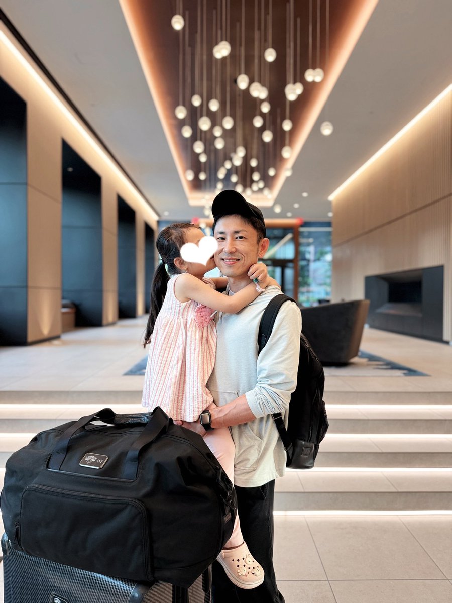 MillieNY5's tweet photo. See you in two and a half weeks, Dada! 🇯🇵✈️

わたし👧🏻は幼稚園の修了式があるので、Dada👨🏻‍🦱だけひと足先に出発しました✈️🇯🇵日本の皆さん、Dadaをよろしくお願いします！Dada、しっかりお仕事頑張ってね🏀🔥 https://t.co/yQocONyDO3