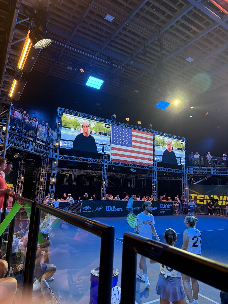 SherryPluskota's tweet photo. Whole other level when you kid's face pops up on all the big screens😳❤️😢
#ProudMom @intennsetennis
#TeamSting https://t.co/nEVp70776v