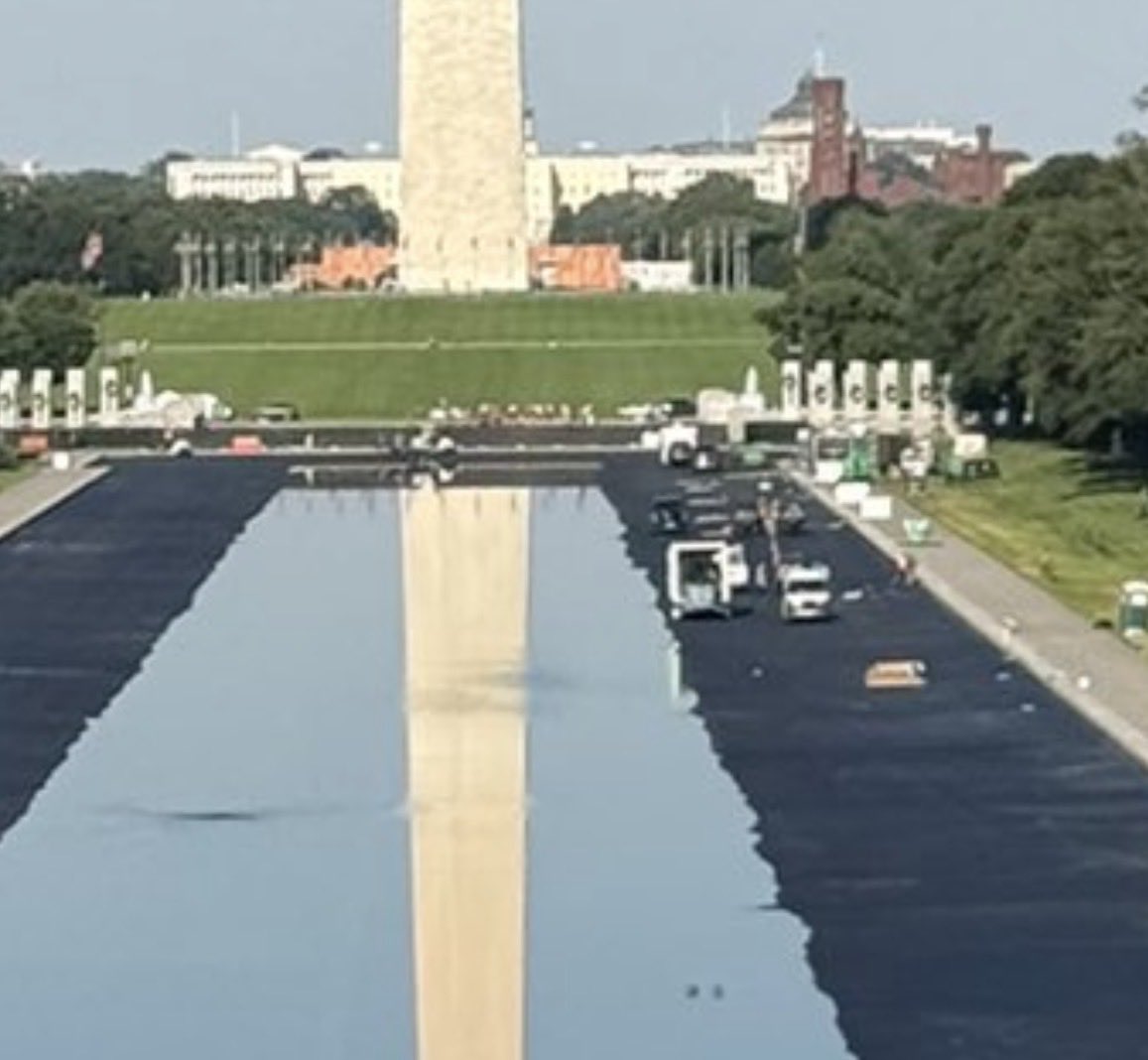 MensHumidor's tweet photo. @Liaeyaa @GregWAutry @gtconway3d Beauty is in the eye of the beholder, but this does not inspire or lift my soul. It also shows the White House’s photo to be false, which is the point of the original post. https://t.co/QeKNauAEVR