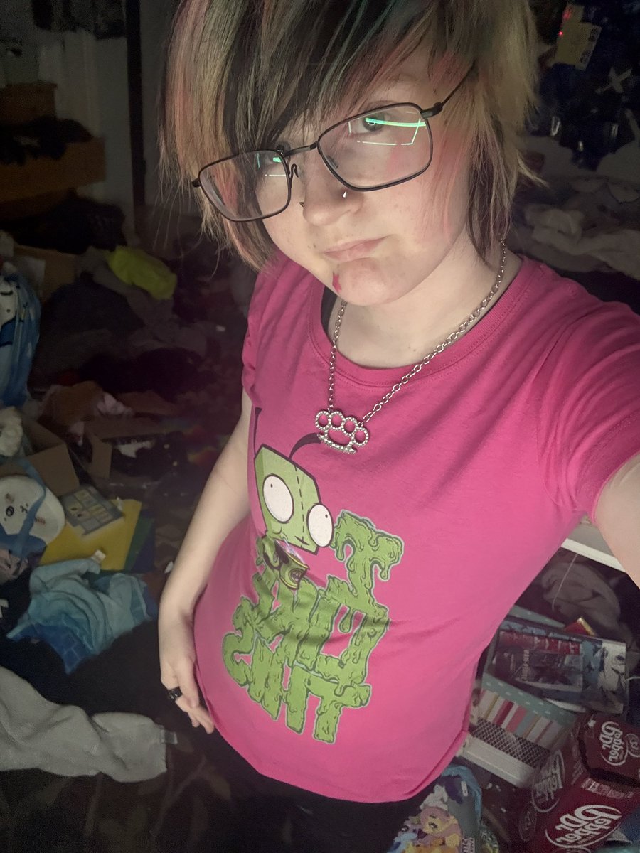 decofrill's tweet photo. 1  of2 shirts that came today they both have a girly fit but theyr cute so idc Ignore how messy my room is ok we need to clean it out to get moving to new house https://t.co/3dWYBJgHM6