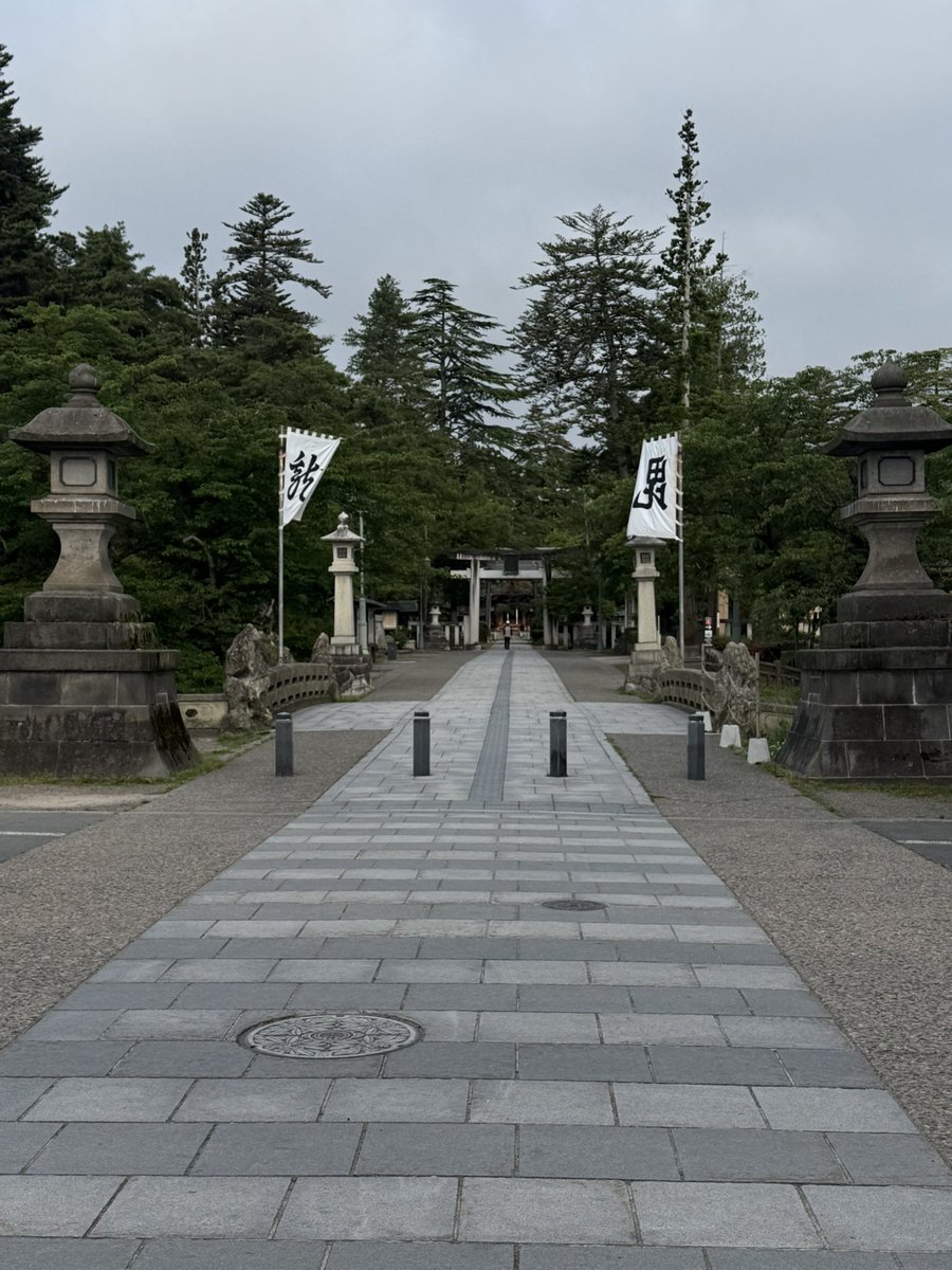 TZxt10d's tweet photo. お参りしてきた！ https://t.co/5KThM7Hd1R