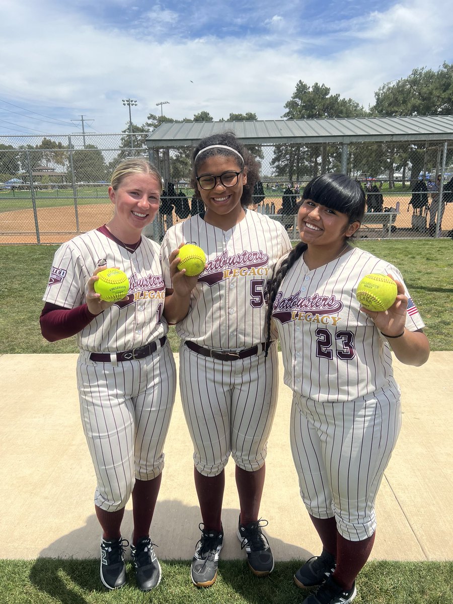 OcbatbustersL's tweet photo. 2 games today and 2 wins.  HR’s 💣 from  27’ @LeilaDiebert2 Utah commit. 27’ @DRoseKincaid Bowling Green commit and 27’ @brooklynlamb27 uncommitted.  Coaches don’t miss out on Brooklyn !! https://t.co/l8KRdTviQ1