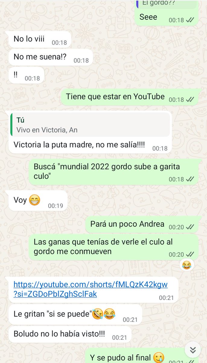 hijodealeric's tweet photo. Anoche la que salía conmigo en la época del secundario me escribió porque sabía que iba a estar bajón. Siempre aparece en momentos así. Y siempre terminamos hablando boludeces random, p.ej: el gordo que subió a la garita del metrobus en los festejos del mundial pasado: https://t.co/9kkFOXDC7n