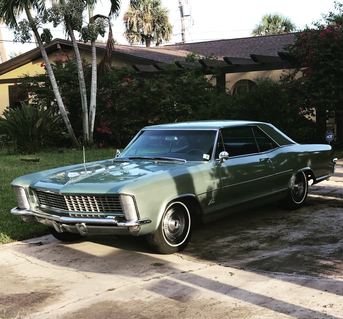 thomasdeans2's tweet photo. @HappyMotorhead My parents had a silver 65 Riviera.  It was cool, quiet and fast.   Took it from Florida to North Carolina twice a year from 67 to 74.  I took it to college but eventually it wore out.  Couldn’t track it down so I found this sea mist green one online in Colorado, same options. ❤️ https://t.co/X8Y79ToLA5