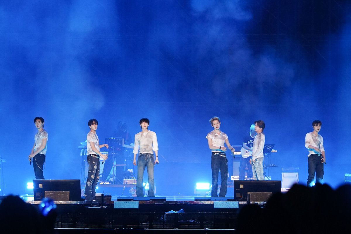 oricon's tweet photo. 『Weverse Con Festival』
【現地レポート】
ENHYPEN、ダブルアンコールが5分以上止まらず…
夜空に映える圧巻ステージ披露✨

🔻現地レポート＆ソロカット📸
https://t.co/vX4ePwbF9A

#ENHYPEN https://t.co/DCaPfFDgaj