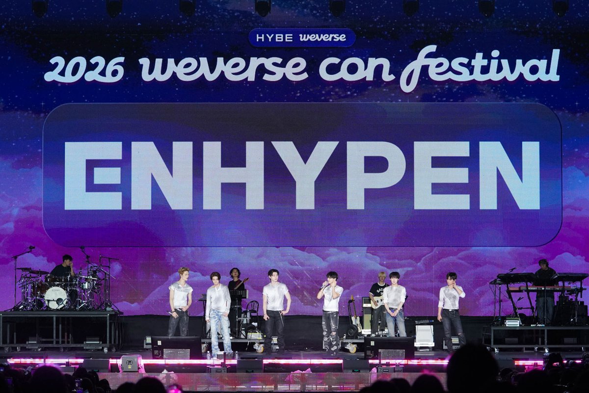 oricon's tweet photo. 『Weverse Con Festival』
【現地レポート】
ENHYPEN、ダブルアンコールが5分以上止まらず…
夜空に映える圧巻ステージ披露✨

🔻現地レポート＆ソロカット📸
https://t.co/vX4ePwbF9A

#ENHYPEN https://t.co/DCaPfFDgaj