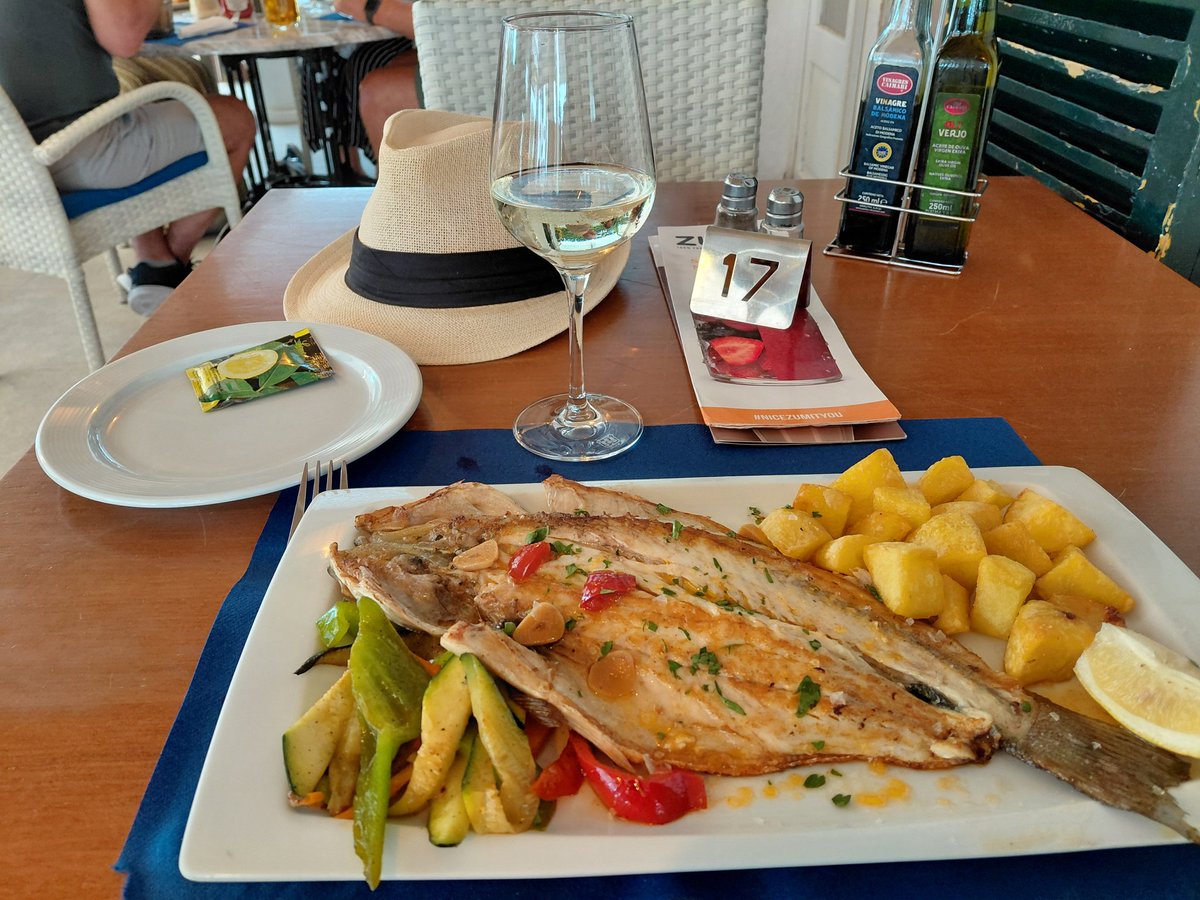 gcw09's tweet photo. @SamaHoole Treated myself to a meal out tonight, sea bass, any comments? https://t.co/IkFAl6Bbx5