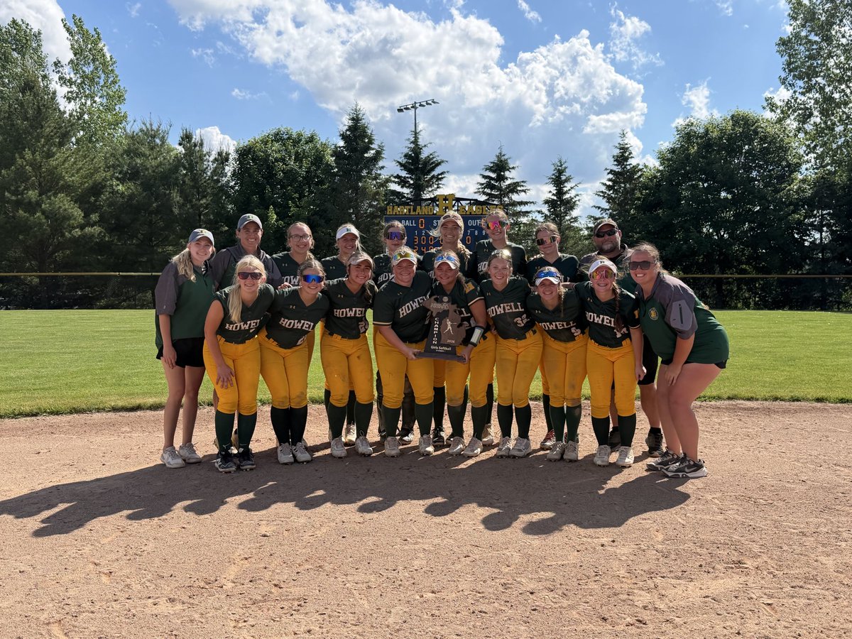 LeightonS2026's tweet photo. Regional champs!!!!  💚💛
These girls are amazing. https://t.co/fBe4pRGQVt
