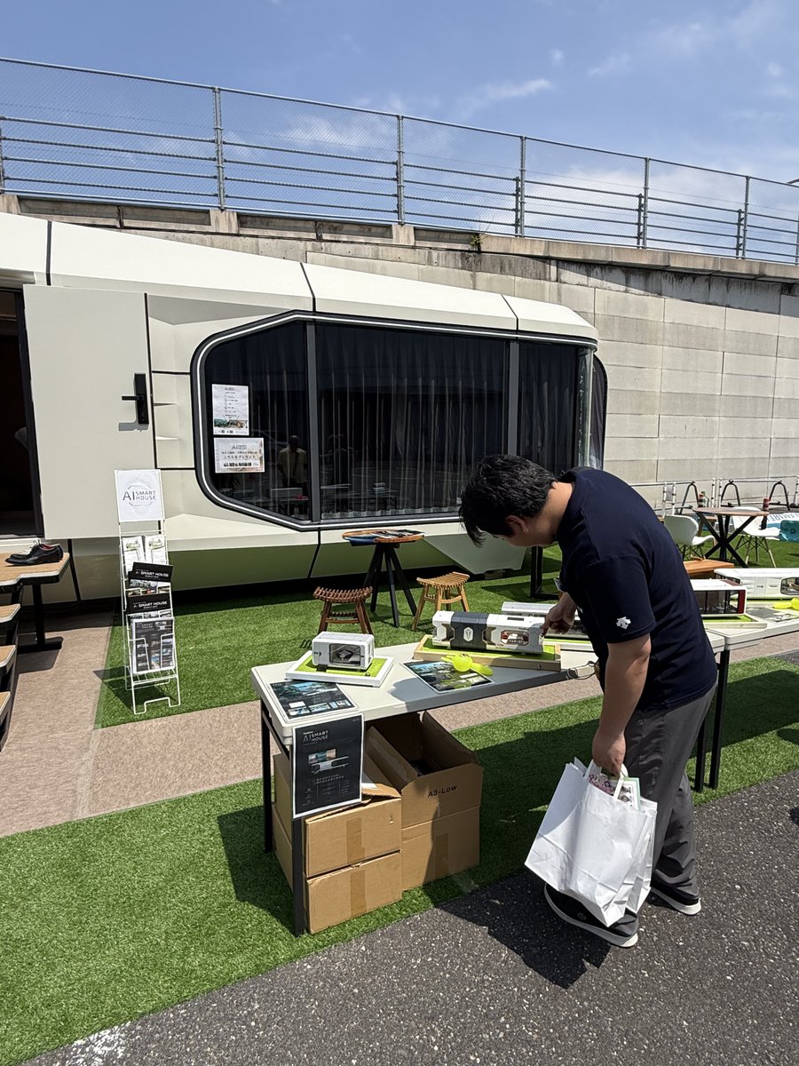ishida_cp's tweet photo. がんばれ福ちゃん〜番外編〜

昨日、福ちゃん（と私！）ビッグシップで開催中の住まいと暮らしの総合資材展へ☑︎

休日にプライベートで学びに来るって真面目！（私も笑）

楽しいイベントは本日16時まで開催されておりますので皆様もお時間あれば是非行かれてみては😊

それでは良い日曜日を🙌 https://t.co/zCjyQmFJPU