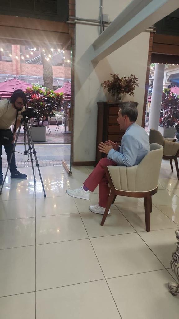 botty747's tweet photo. Señores de @Nequi desde su plataforma hice  una recarga a la empresa de telecomunicaciones @wow y no me la recogen hasta el momento. Por favor me orientan.
Gonza Prensa Digital. https://t.co/8fnBpBQnEp