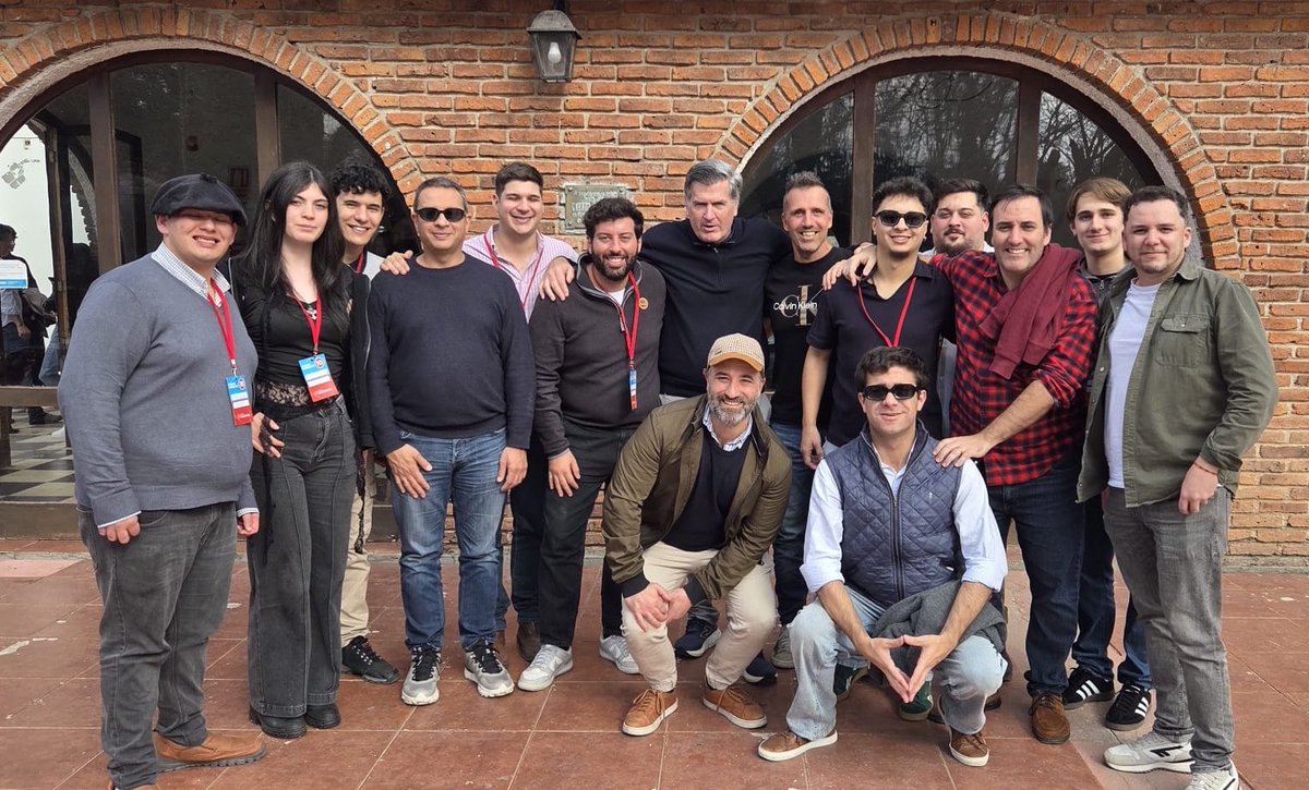 ConradoRodUy's tweet photo. Hoy sábado más de 500 jóvenes de Vamos Uruguay de todo el país se dieron cita en la Sociedad Rural de Durazno!

Encuentro, camaradería, formación y construcción del porvenir!!!
Felicitaciones a los anfitriones!
@renovacionyc_uy presente junto a @PedroBordaberry https://t.co/rjFkS77dnx