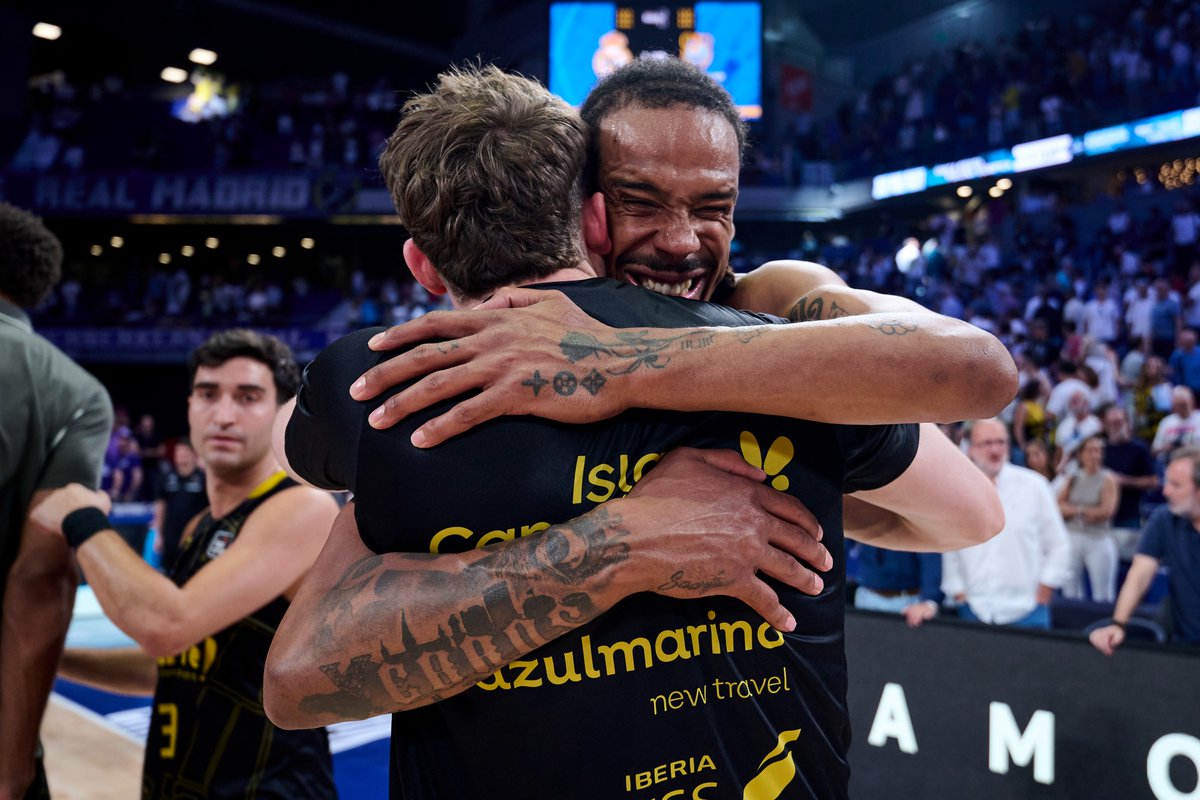 CB1939Canarias's tweet photo. 👋 ¡¡Buenos días!! ¿Alguien ha pegado ojo? 😏💛🖤

Nos ponemos el chip de semifinales desde YA. ¡MÁXIMA ILUSIÓN!✨ https://t.co/M9ei8Dg8TC