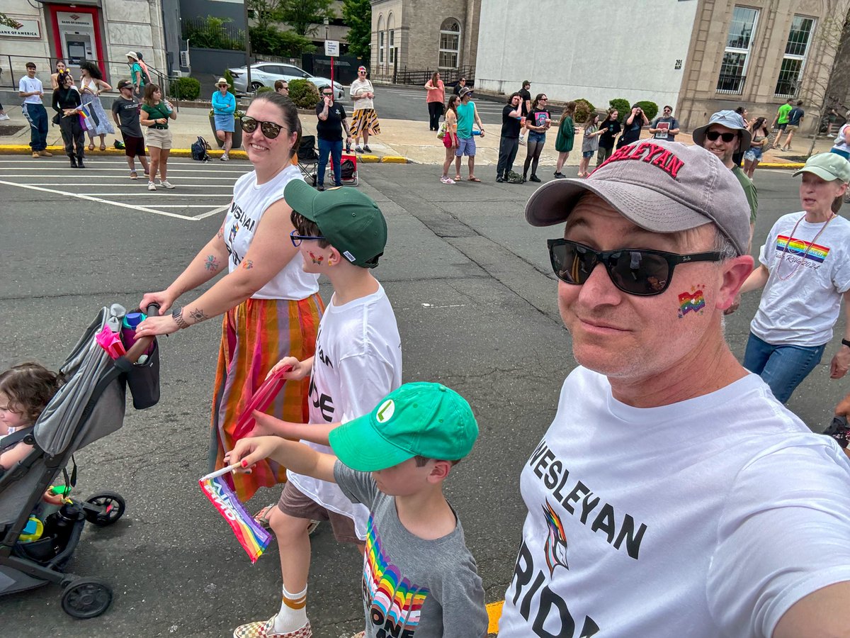 SimsJames's tweet photo. Happy #Pride! @wesleyan_u was out and proud in Middletown, #Connecticut 🏳️‍🌈 @MidtownPrideCT https://t.co/cXTPJGZaTO