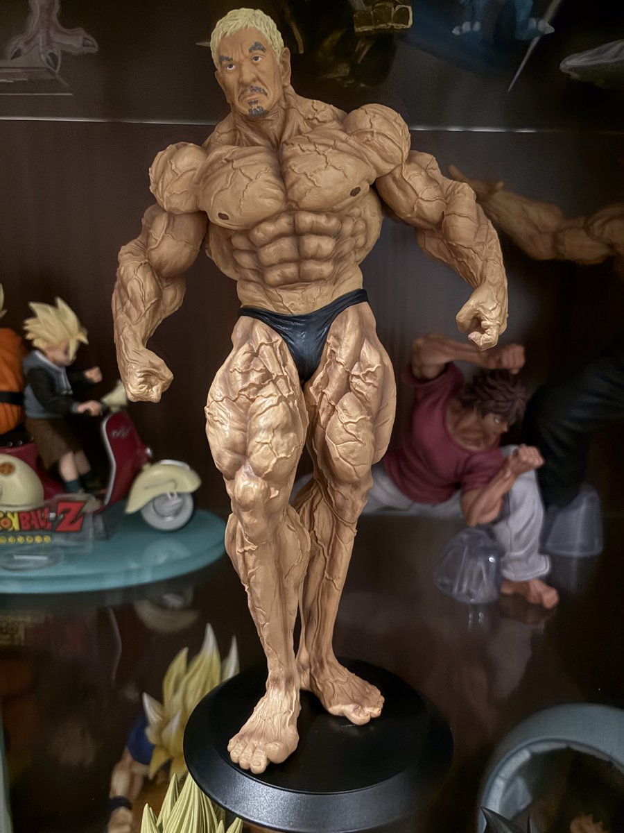 sayuring333's tweet photo. 一番くじ　松本フィギュアー最終形態ver.

私の個体は、なんか傾いてない？
こんな感じ？

上半身が左に傾き過ぎな気がする🤔 https://t.co/yWfSklIZCP