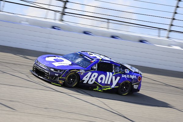 allyracing's tweet photo. .@Alex_Bowman’s laps puts him p1 so far. We shall see how it shakes out! https://t.co/AKnb1ylgeF