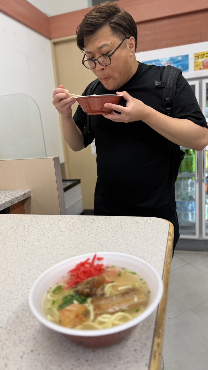 Wataberoke's tweet photo. 早朝からロケ準備です！！
今から久米島にいきますよ〜！！

#久米島 https://t.co/k9hXr0pqIU