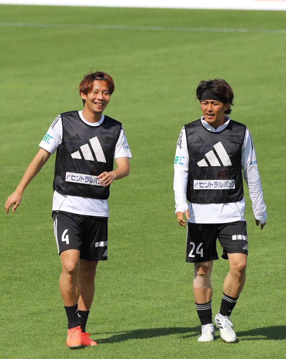 tanukitikun50's tweet photo. 改めて、これまで支えてくれた全ての方々に感謝します。
大好きな家族と共に歩んだ13年間、本当に最高のサッカー人生でした！

ありがとうございました！

#松本山雅FC
#ジェフユナイテッド市原千葉
#ジュビロ磐田 https://t.co/Ug8PVoW2tJ
