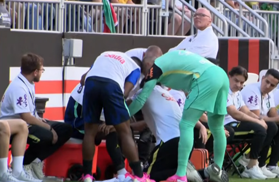 samengo_ofc's tweet photo. Wesley sentiu e saiu chorando, torcer pra não ser nada grave https://t.co/cY53baQKPu
