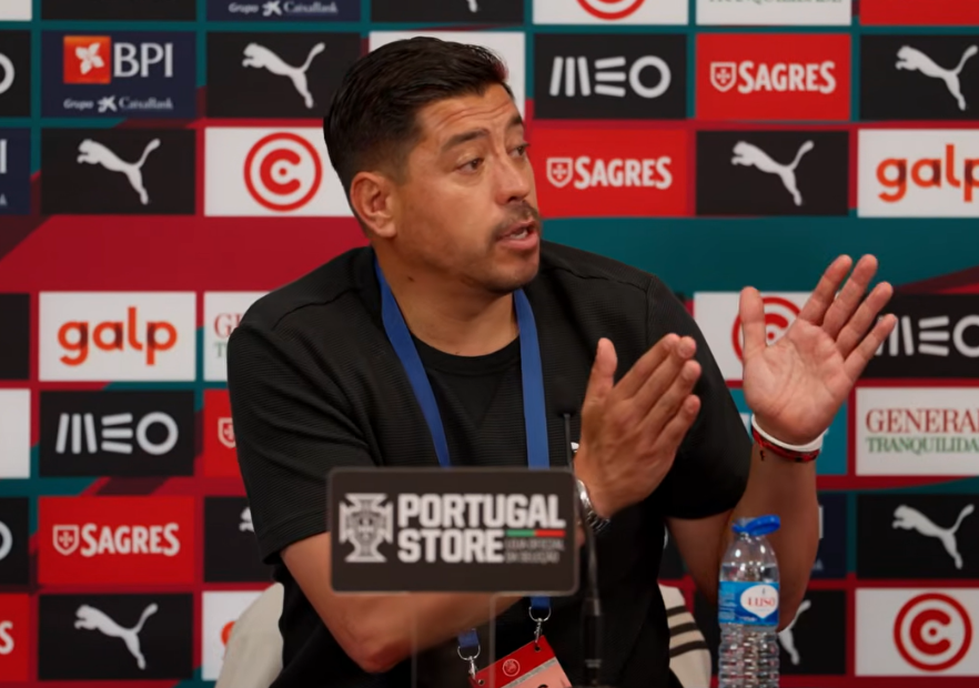 PrensaFutbol's tweet photo. 🇨🇱🗣️ “Nos quedamos dormidos 15 años”: Nicolás Córdova volvió a enfatizar el recambio tras la derrota de La Roja. https://t.co/S0CxwhmILV https://t.co/4p7EfsW6VU